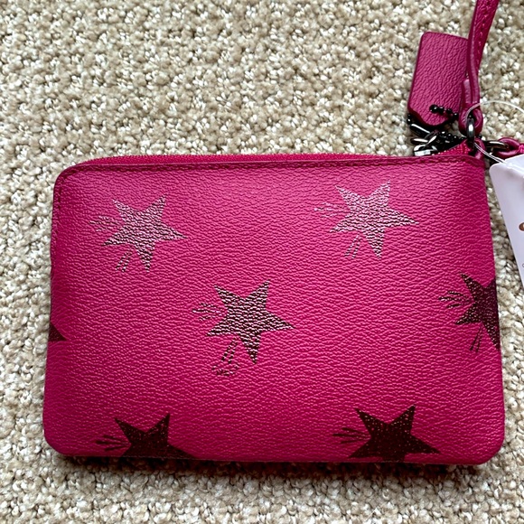 COACH STAR CANYON CORNER ZIP WRISTLET- CRANBERRY - Picture 3 of 6